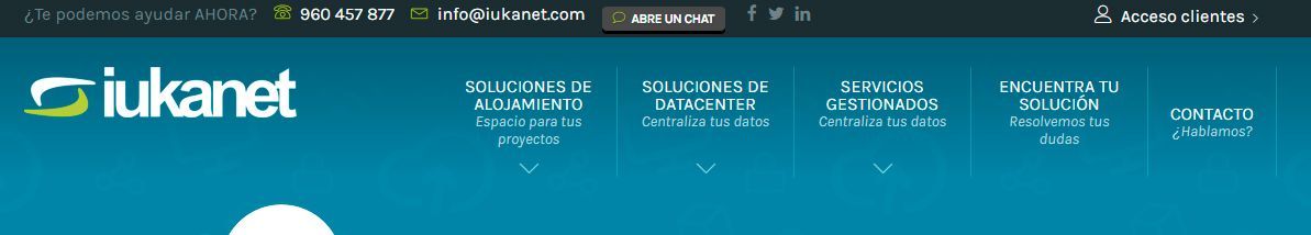 Un ejemplo de info de contacto accesible