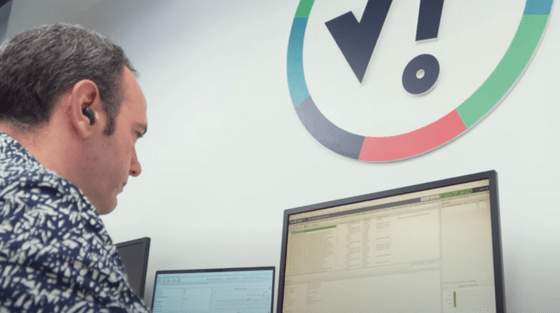 Imagen de un experto realizando una auditoría en nuestra Agencia SEO